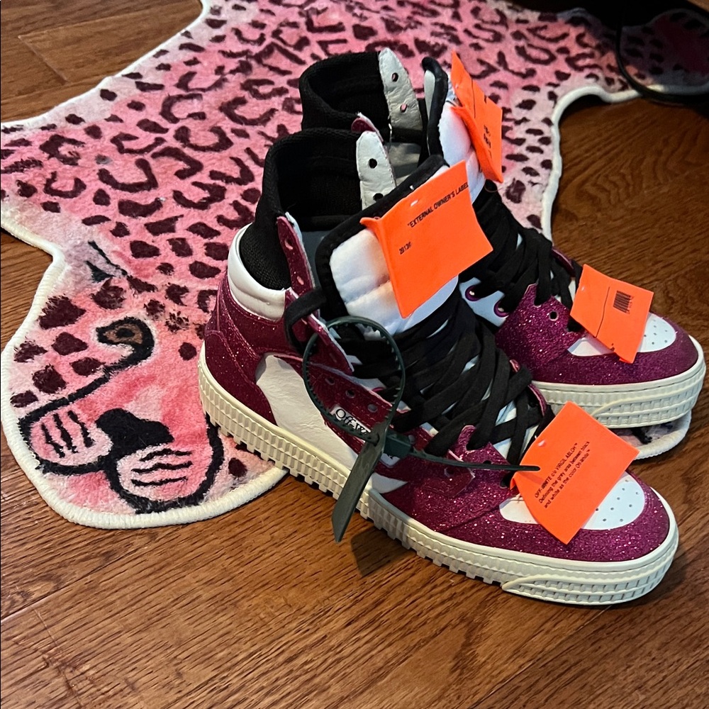 Off white sneakers size 38 - 8. Purchased from Neiman Marcus, like new